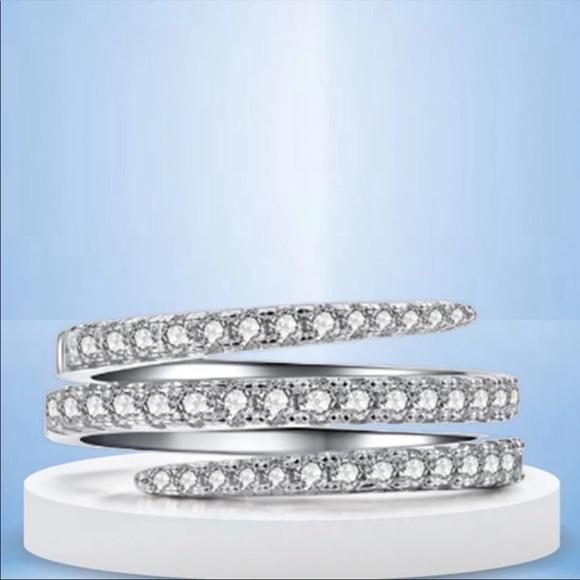 NEW 925 STERLING SILVER THREE CIRCLE DIAMOND RING, CUTE RING, SHINY RING. - Picture 2 of 4